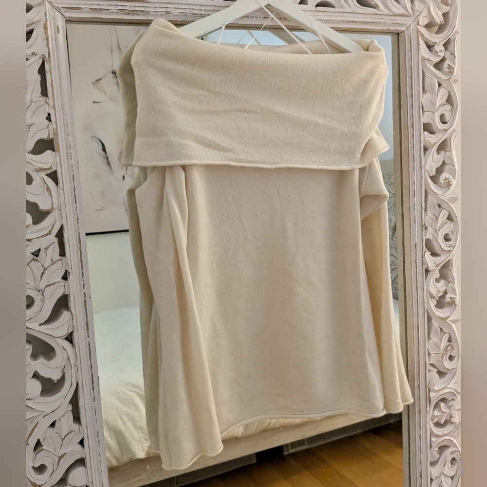 Vince Off-Shoulder Cashmere Sweater - M